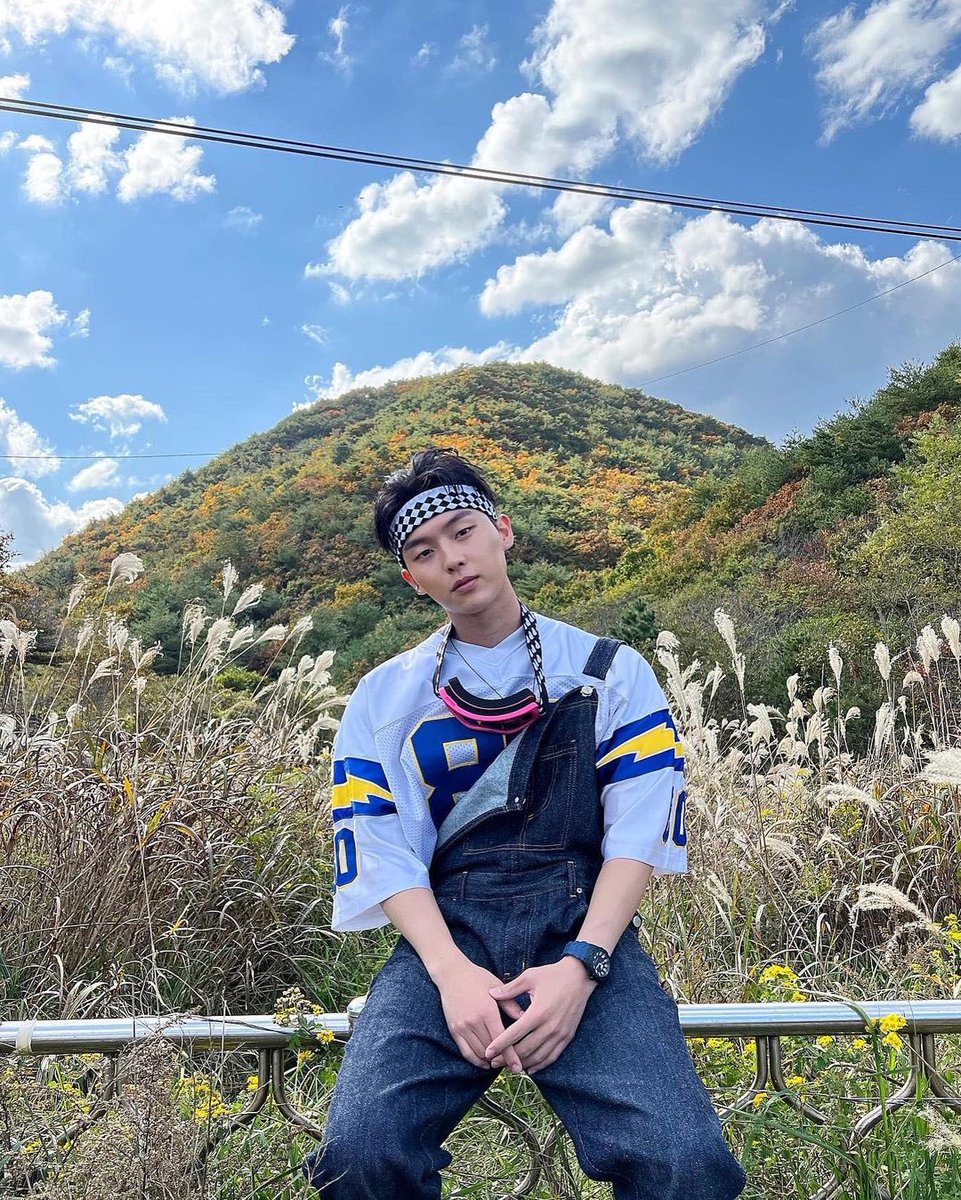 chwookth's tweet photo. ยินดีด้วยกับ 1 ล้านนะคะ ขอให้เป็นฮยอนอุคที่ดังๆขึ้นไปอีก ให้มีคนรักอุคเยอะๆๆๆ อุคเก่งมากๆเลย ยินดีด้วยกับความพยายามของอุคนะคะ💙 #choihyunwook1M #최현욱 #ชเวฮยอนอุค #CHOIHYUNWOOK https://t.co/L2BOORmhVh