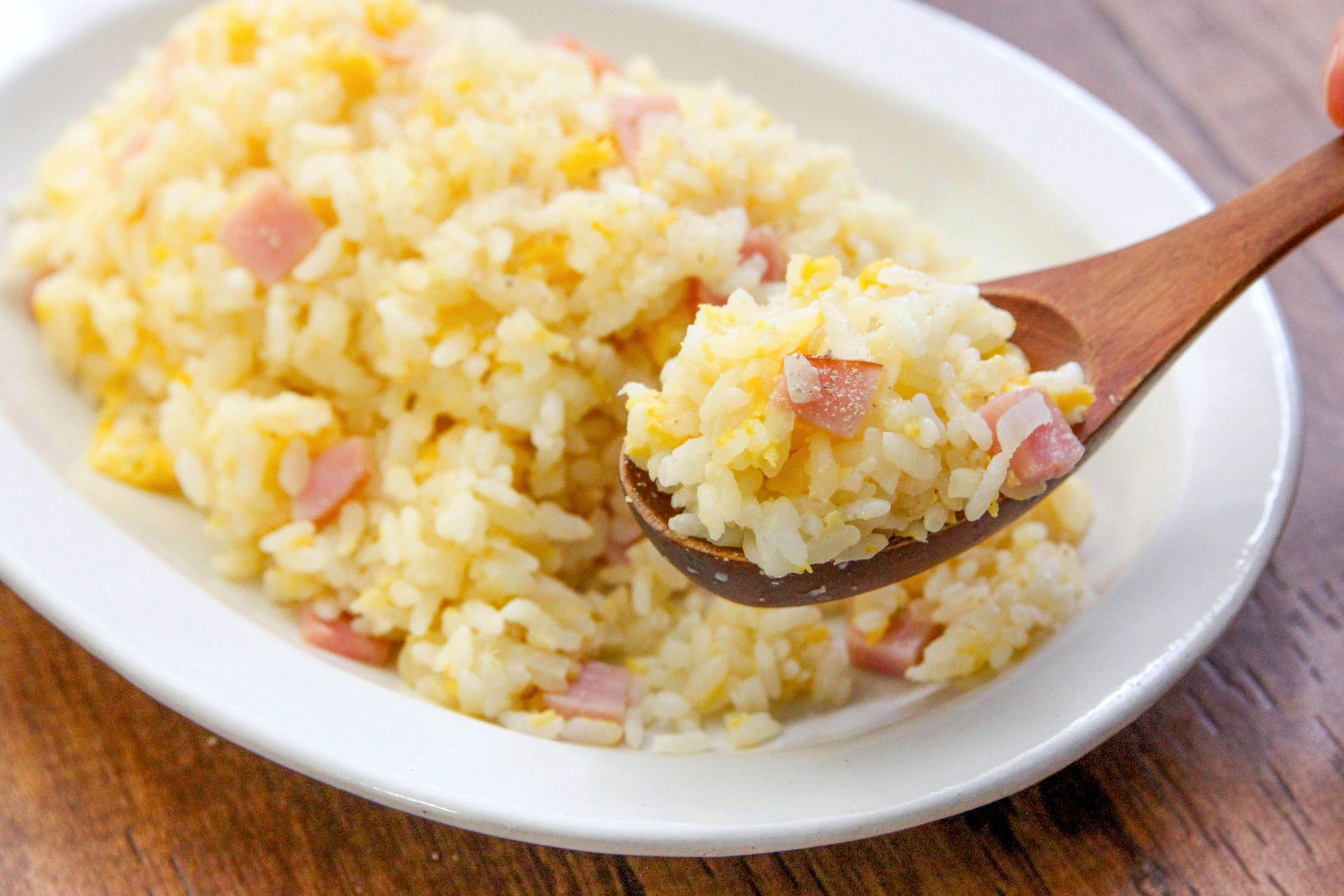 ラク速レシピのゆかり Toroaスイーツ開発 料理家 新玉ねぎはチャーハンにすると妙に美味しい 程よくシャキッとして甘い新玉が絶妙です お腹空いた から10分で簡単 レンジで作れます 粗みじん新玉1 2個にラップし600w2分チン 鶏ガラ大1 2 醤油小1