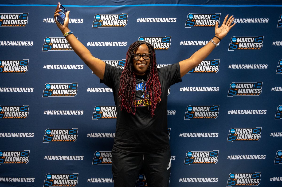 We really do love it here ☺️💙💛 #AOW #Elite