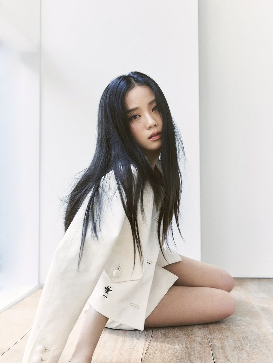 jisoosjpg's tweet photo. JISOO??? https://t.co/G50TJjpOwg