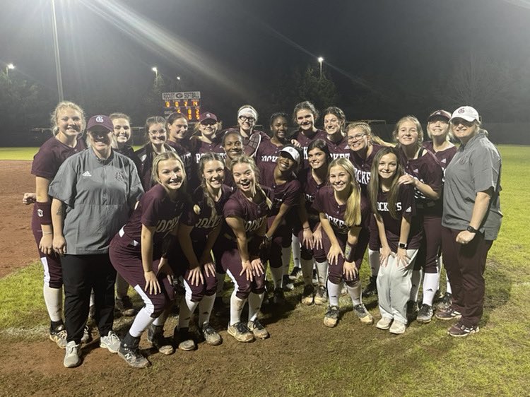 🚨 Rockets win!!!!🚨

Allie Busbee with the walk-off hit in the bottom of the 14th inning to beat Mortimer Jordan 6-5 in a huge area matchup!! #HAILtheDALE Go Rockets!!!