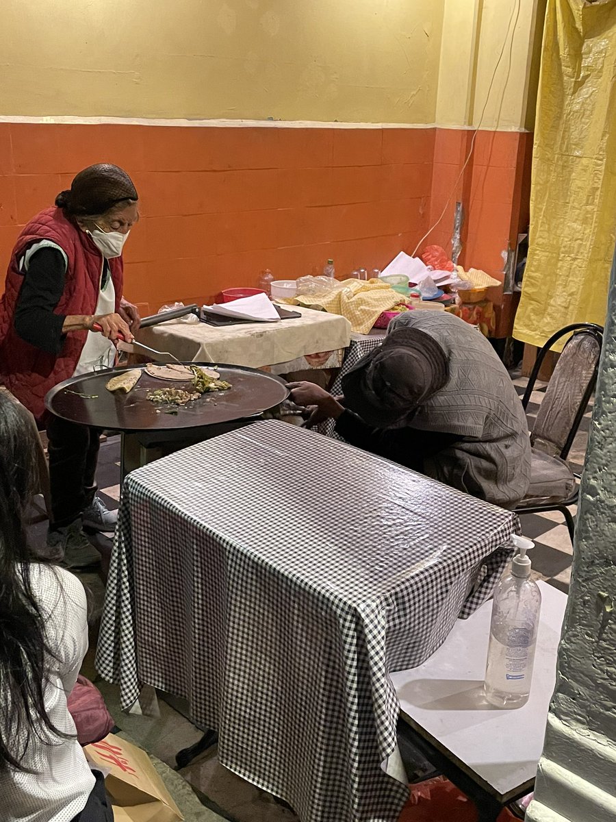 cst08's tweet photo. @ColNarvarte @VertizNarvarte @En_laDelValle si buscan quesadillas dense una vuelta en LaMorena 102 casi esq. Con Peten y apoyemos a estos abuelitos en su negocio.
Además está barato!!! https://t.co/XWfiT31hNZ