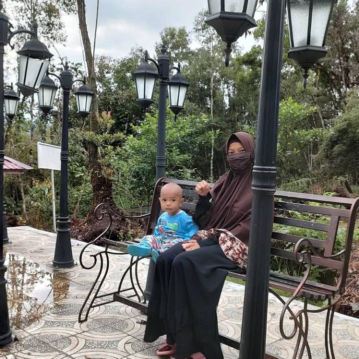 Hasan24635011's tweet photo. curhat🙃
selama ini kita uploud2 foto dan video itu di ambil dari hp istri @NikaArdianti2 , di karena kan kamera hp saya buram😊 hp sudah tipe lama banget, sengaja hp istri yg lumayan bagus, semoga Allah kirimkan gantinya dari arah mana pun😢😭 di awal kami dakwah ini 😓 https://t.co/RZ9gHUwcEp