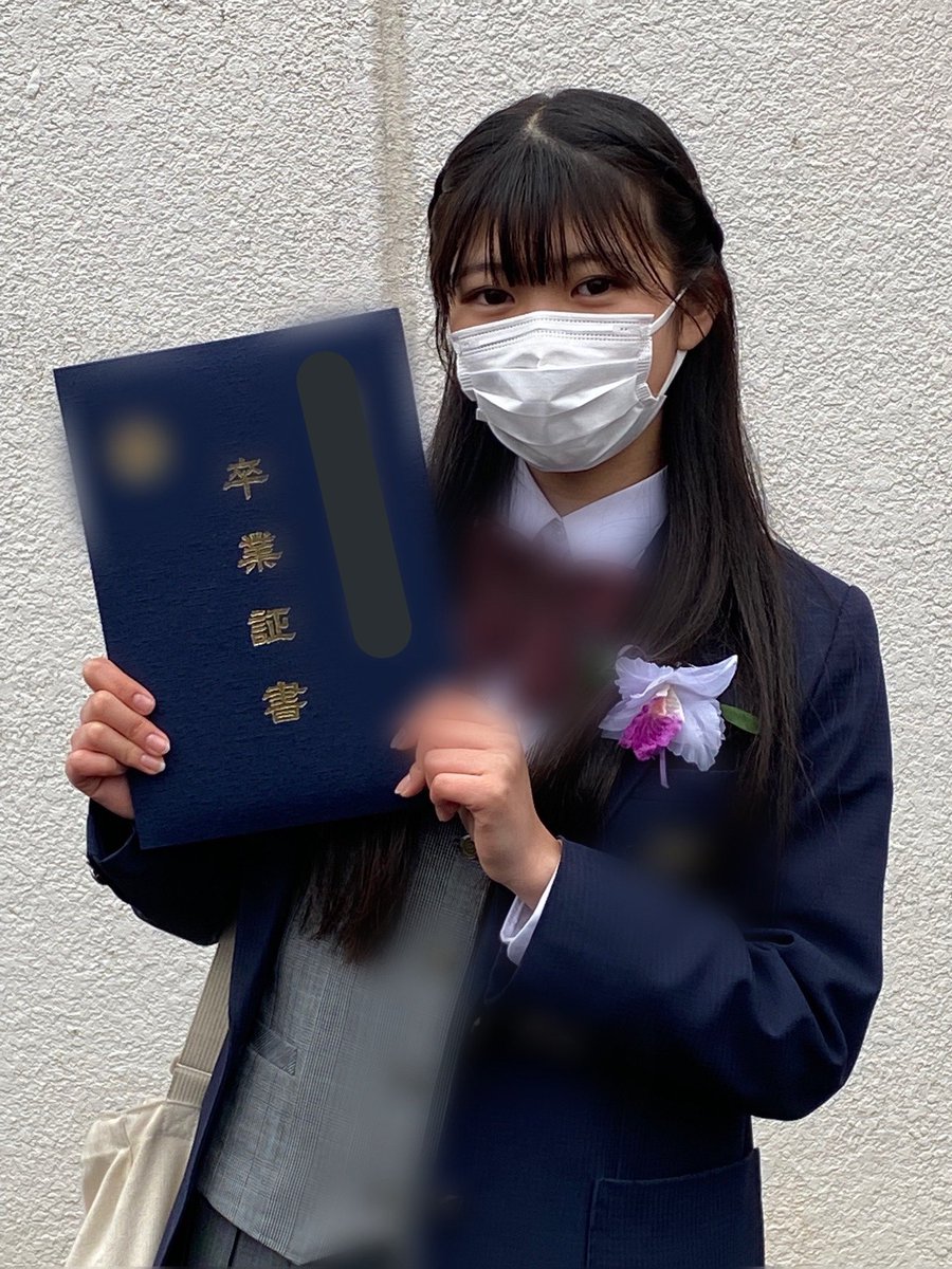 misaki_watabe's tweet photo. 中学校卒業しました！💐🌸 https://t.co/2IX3gW7sbI