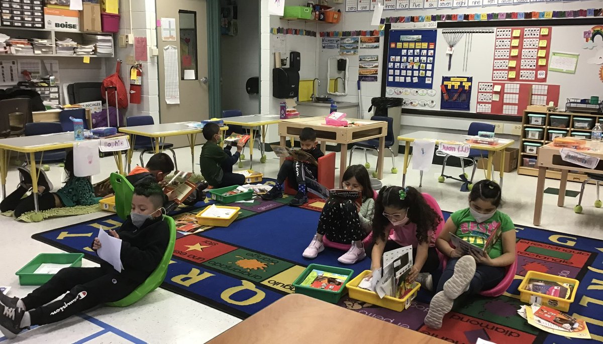 Celebrando mis lectores ávidos. Estoy muy orgullosa de sus esfuerzos y amor en querer aprender más 🧡🖤🧡📖📚. Celebrating my avid readers. I’m so proud of their hard work and love for learning. @CArmendarizMxwl <a href="/SunnyHill220/">Sunny Hill Elementary School</a> <a href="/edgar_dlm_gtz/">Edgar De La Mora</a> <a href="/ofeliakoo/">Ofelia</a>