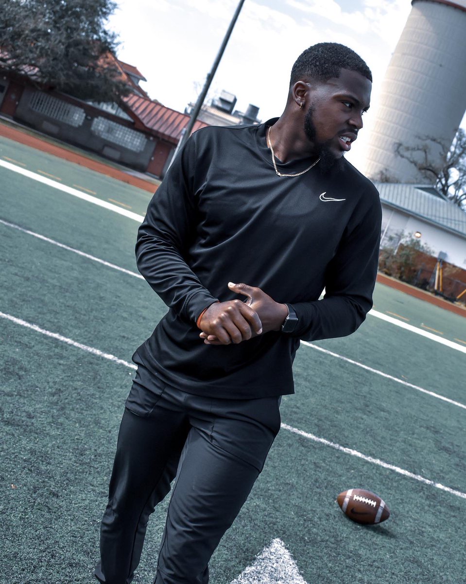 ForwardAthletes's tweet image. Never settling, but setting every goal high” #RunYourRace #TrainToExcel #BecomeElite