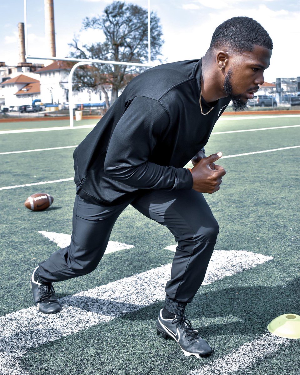 ForwardAthletes's tweet image. Never settling, but setting every goal high” #RunYourRace #TrainToExcel #BecomeElite