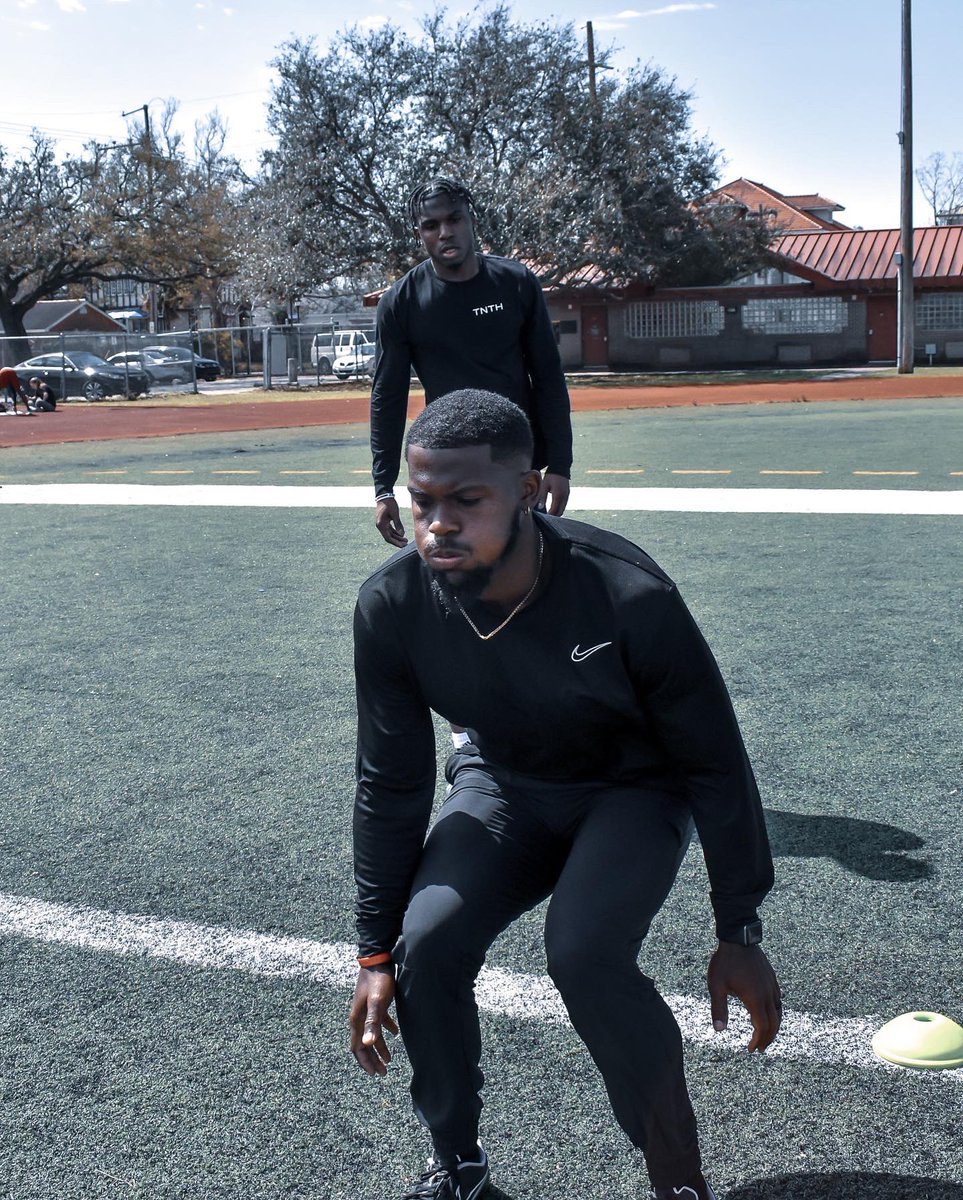 ForwardAthletes's tweet image. Never settling, but setting every goal high” #RunYourRace #TrainToExcel #BecomeElite