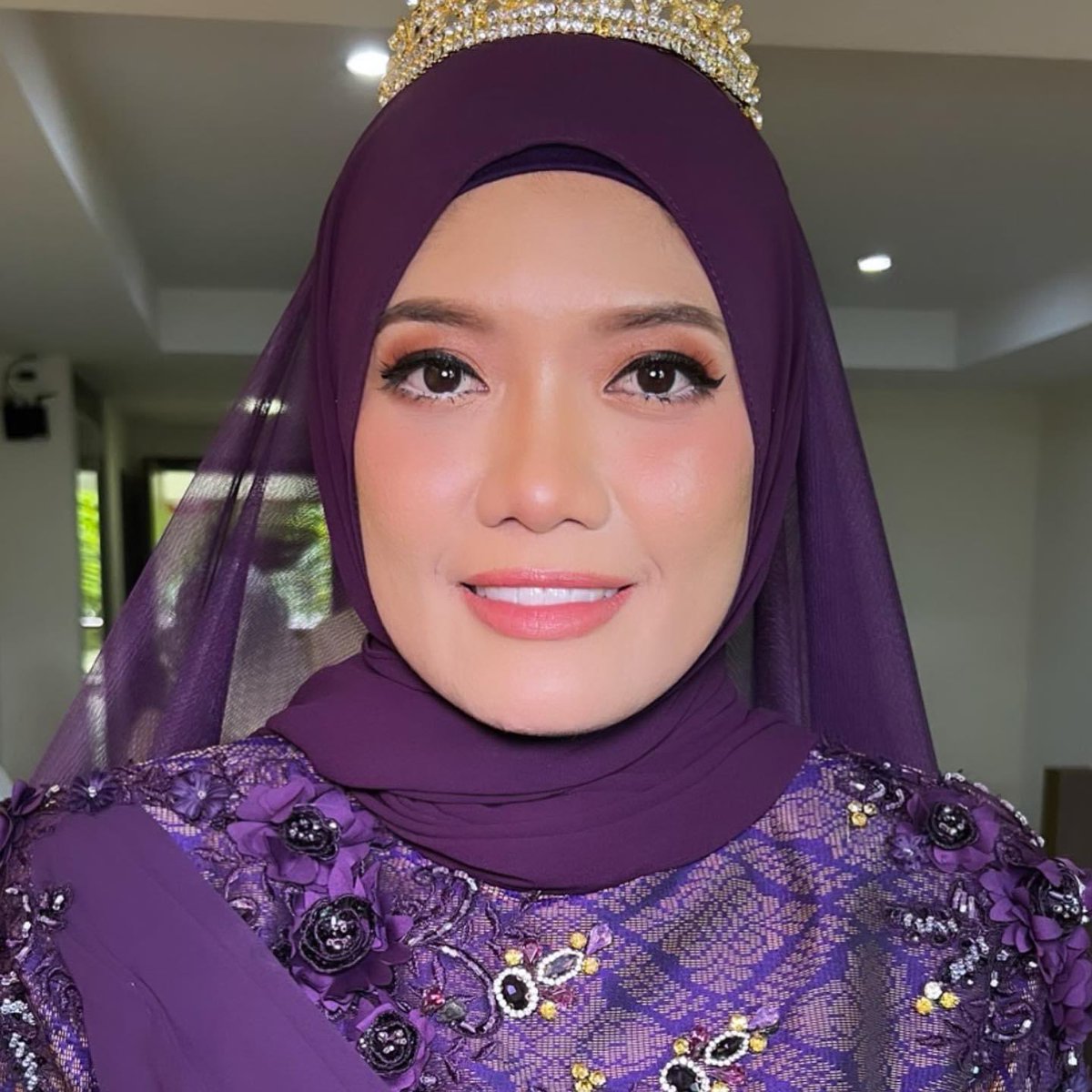 nabilariduan's tweet photo. Baru 7 bulan kahwin mesti lah terpaling bagi tips kan.Korang kalau majlis area n9 (and luar mana mana je la) amek la mua i ni. I memang sedia cantik dah tapi make up dia buatkan i lagi cantik. #muakualapilah #tipskahwin https://t.co/1Sybwc60hU