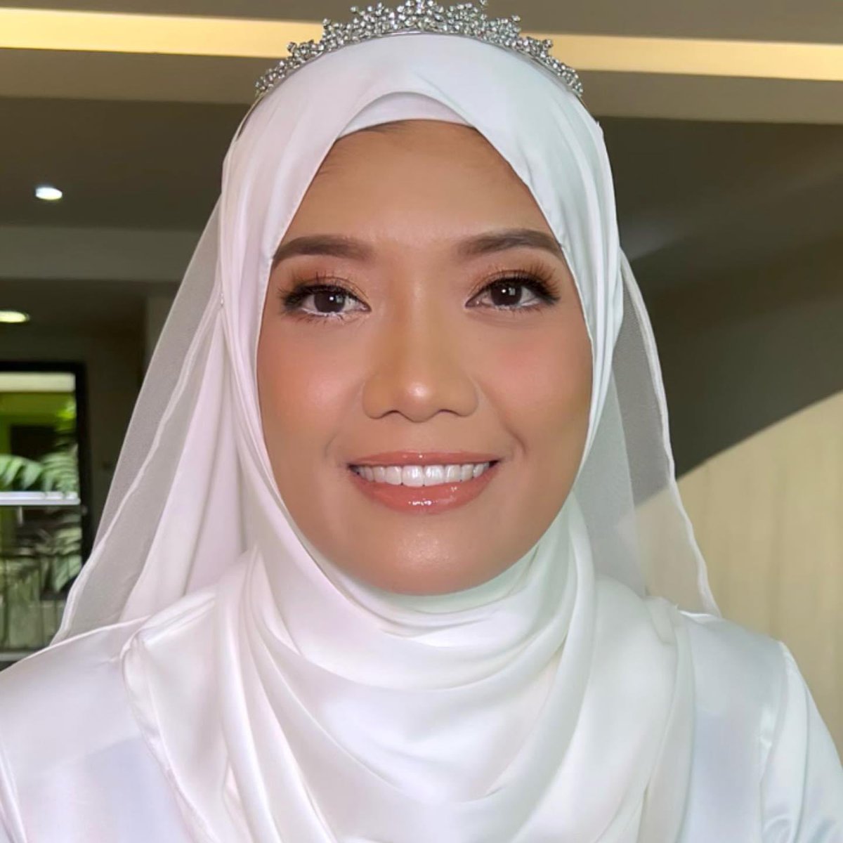 nabilariduan's tweet photo. Baru 7 bulan kahwin mesti lah terpaling bagi tips kan.Korang kalau majlis area n9 (and luar mana mana je la) amek la mua i ni. I memang sedia cantik dah tapi make up dia buatkan i lagi cantik. #muakualapilah #tipskahwin https://t.co/1Sybwc60hU
