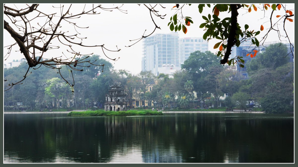 PhotographyMinh's tweet photo. Sword lake - HaNoi https://t.co/hJbplmjC3c