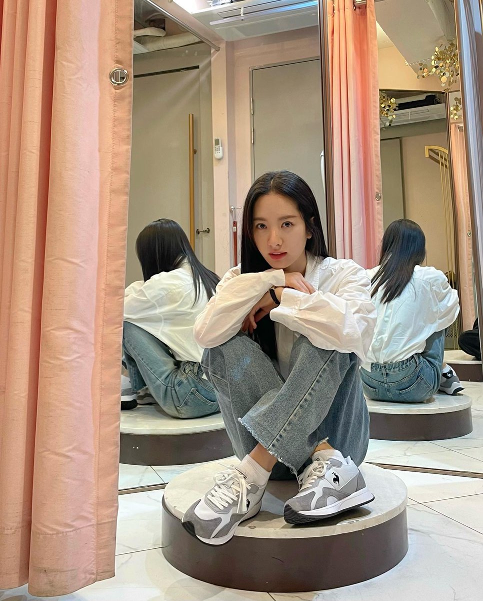 bbo_chin's tweet photo. 뽀스타
내가 좋아하는 셔츠에 데님에 스니커즈🤍
#광고 #르꼬끄 #R820 #르꼬끄운동화 https://t.co/xIBM2UbR1r