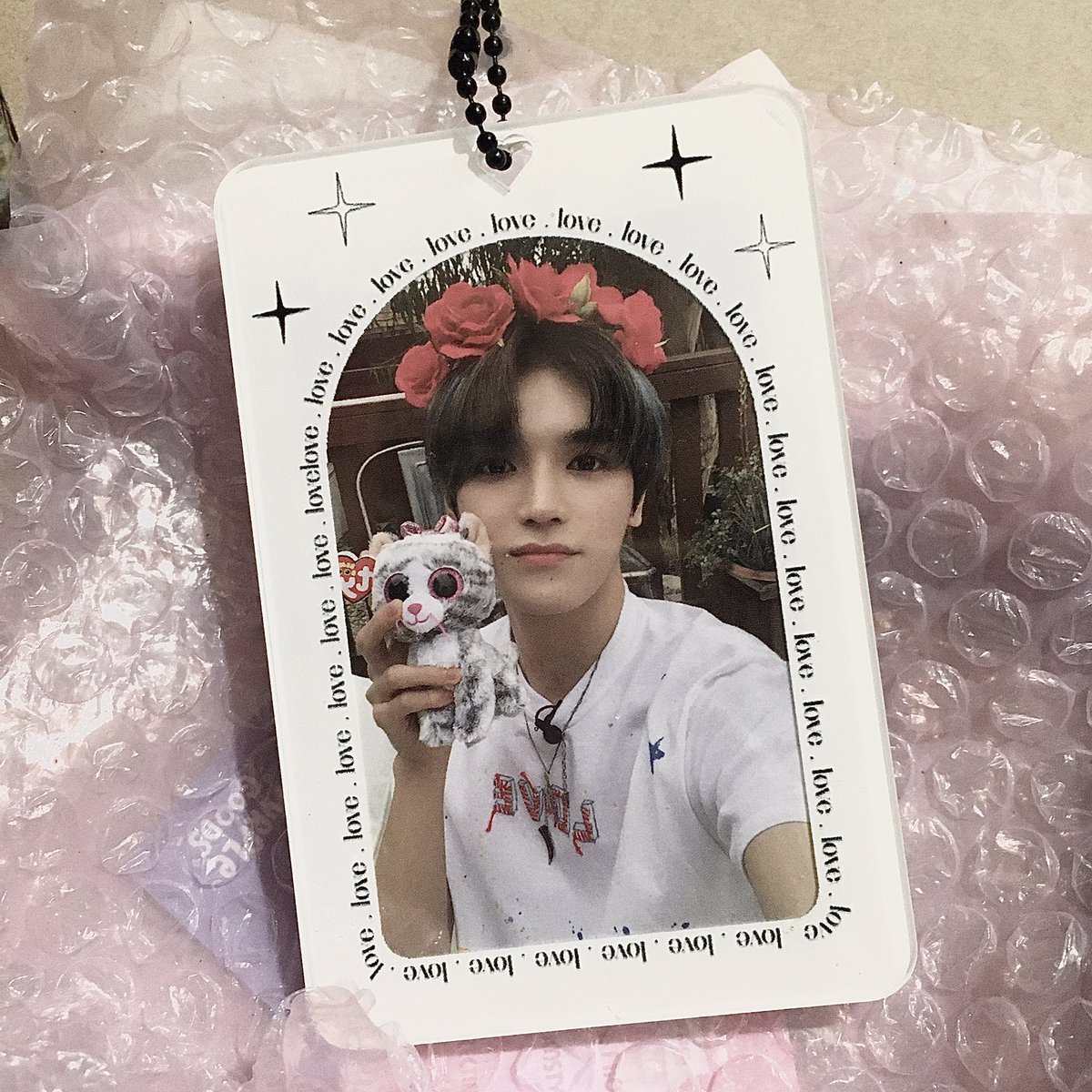 holyr0s3's tweet photo. my pretty acrylic holder is here naa ! thank u po so much @grlstyc for hosting this go ^__^ #fromstyc https://t.co/a3t2unFZNi