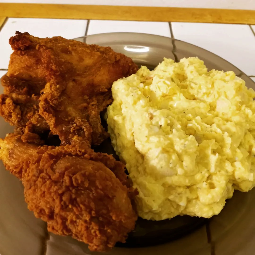 Cooking_vanessa's tweet photo. Jerk chicken,  cabbage,  potato salad,  cornbread muffins,  Cajun fried chicken #FoodieBeauty #Food #Foodie #food#food #homecooking https://t.co/nT9FqnTaq4