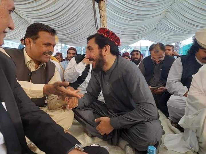 sindhiinamSS's tweet photo. اصل ۾ اھا معافي:
 رڳو معذرت  مذمت ۽ وضاحت ئي نـ پر ست ڪروڙ سنڌين ۽ سنڌ کي عزت ڏيڻ ھوندو: 
سنڌ سڀا https://t.co/ptVAsEJMq0