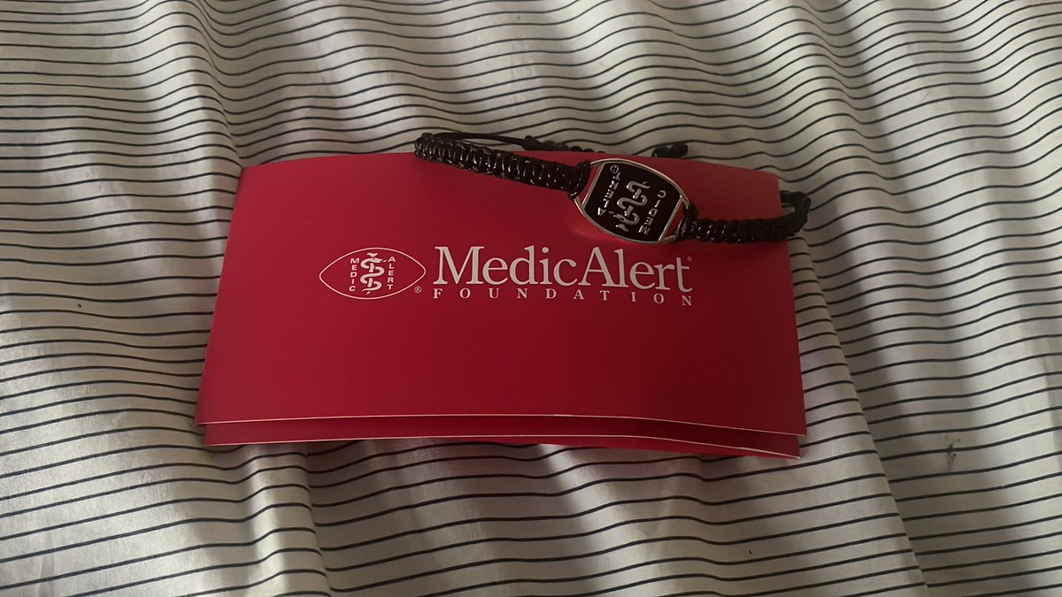 dailyju5tin's tweet photo. Shouldn’t be shy to show my #MediAlert #Epilepsy bracelet https://t.co/3FiIqLQQUs