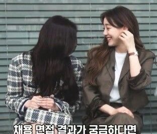 Jihyo on BUBBLE: "cute ㅋㅋㅋㅋ" "anyways she's so cute" (referring to Sana). She visited bubble just to talk about sana😭💜💛