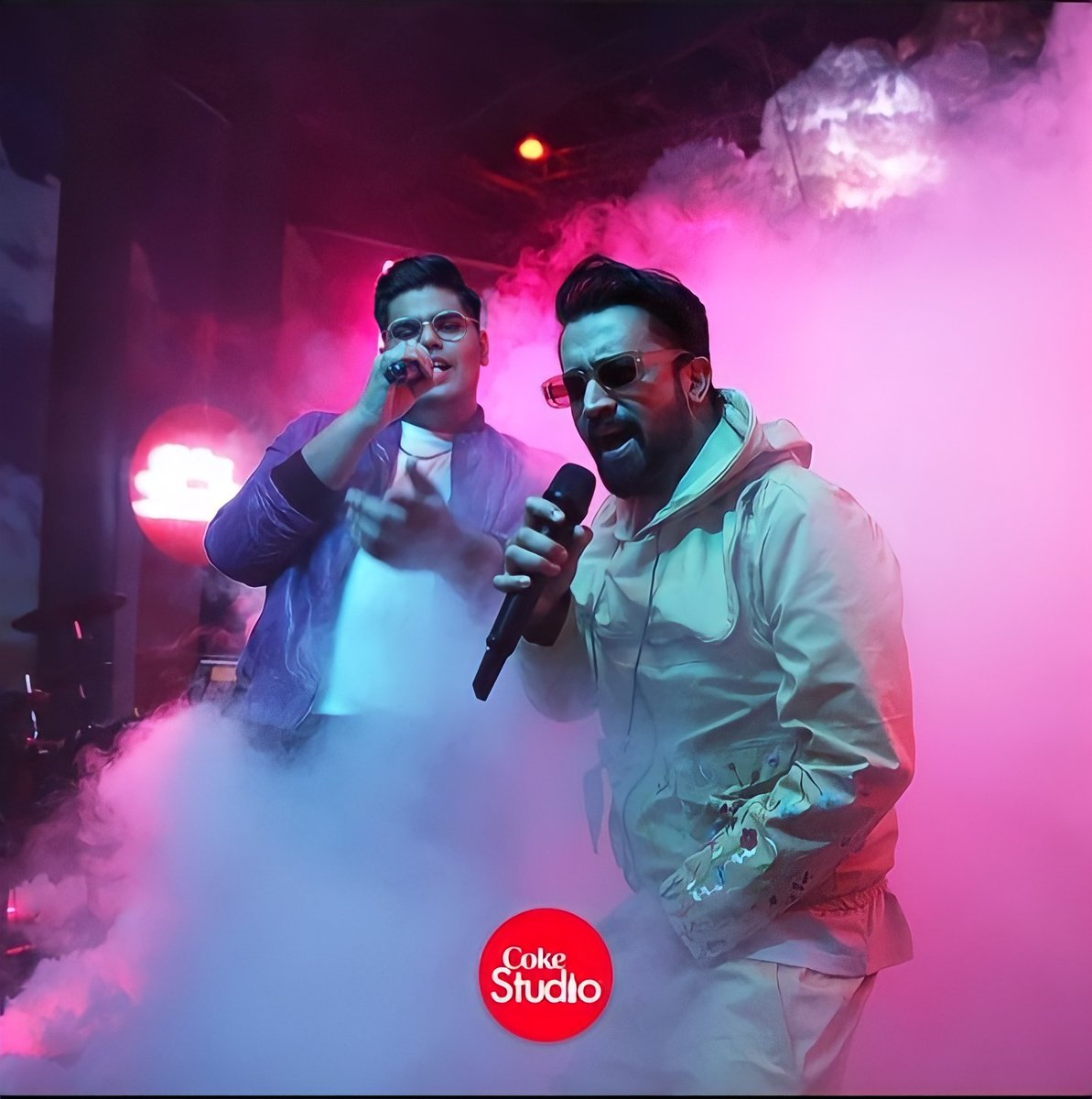 That was dope 🔥❤
Atif Aslam showing his versatility in this season and that's why he is GOAT.
And Abdullah Siddiqui , what a talented guy he is at this very young age.
Overall love the vibe of this song ❤.
#AtifAslam #SoundOfTheNation #CokeStudioSeason14