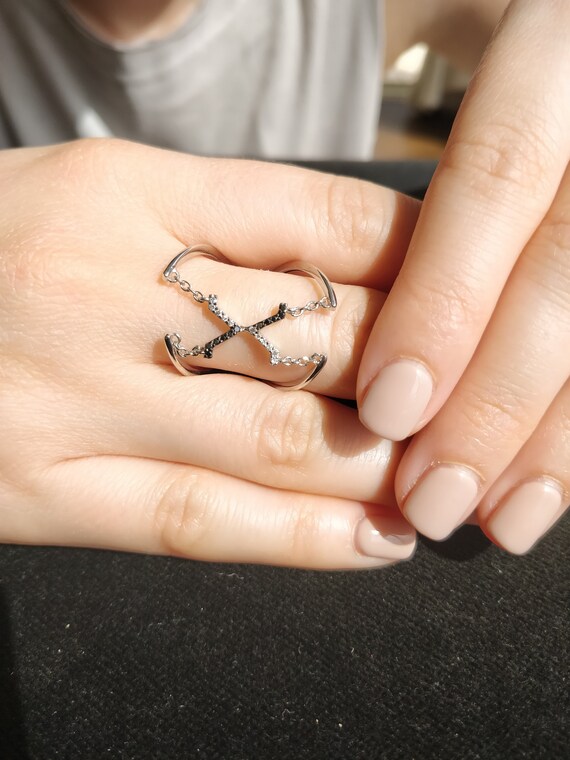 SavranskyP's tweet photo. Cross X Ring, Salt and Pepper Diamond Ring, https://t.co/7FoF0Vc7N7 #xshapedring #crossoverring #xcrossring #diamondring #crossxring @etsymktgtool https://t.co/9wcXEPdU8A