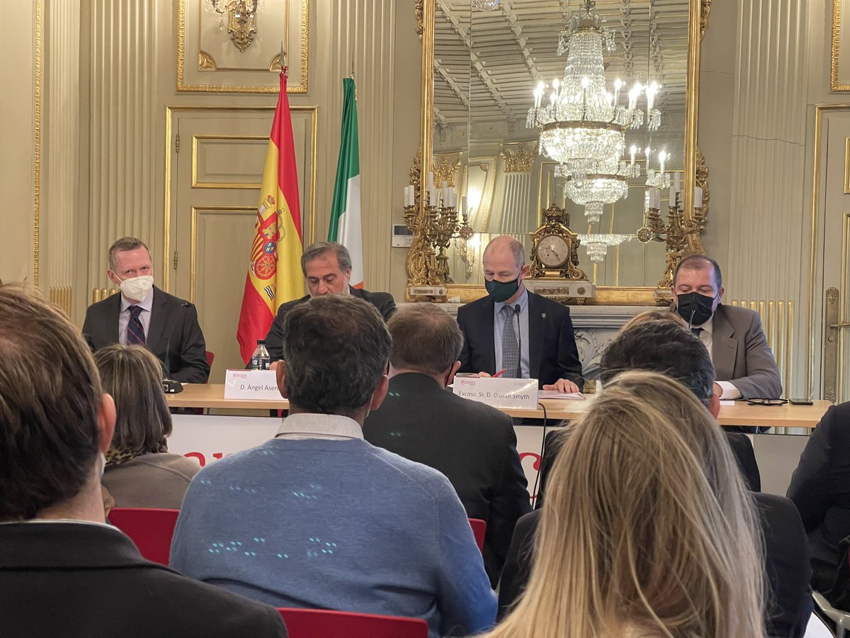 martitap's tweet photo. Un evento fantástico esta mañana con el Ministro de Estado del Ministerio de Gasto Público y Reforma de #Irlanda @smytho sobre la situación económica y social del país, y las oportunidades de colaboración en construcción y digitalización. Gracias @CamaradeMadrid @sibnes https://t.co/ECyRUTNmKR