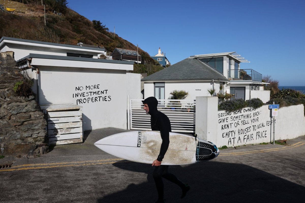 photogregmartin's tweet photo. St Agnes this morning. Locals are starting to feel second home sick. https://t.co/Njx52pc6U2