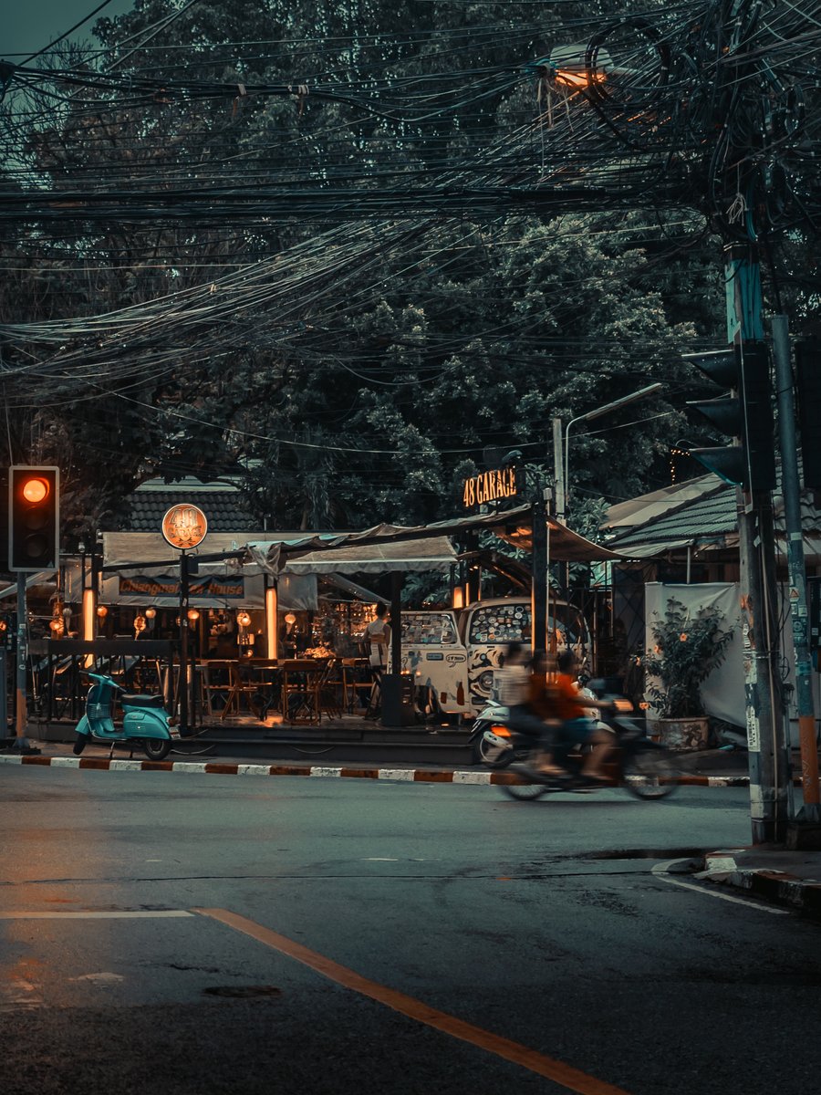 Gm 🛵💨

#NFTphotographers 
#streetphotography