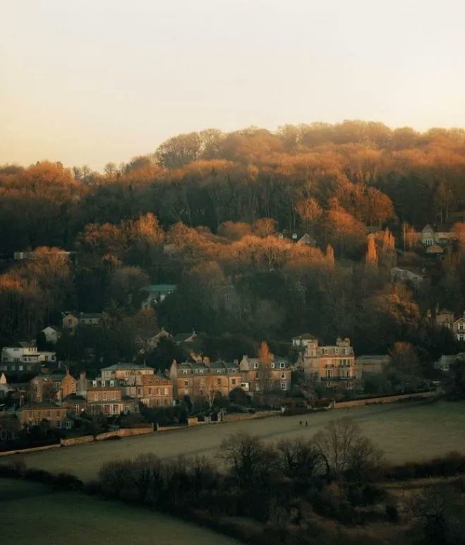 You’re never too far from nature and green spaces in Bath 🌿 📸: @ellisreed01