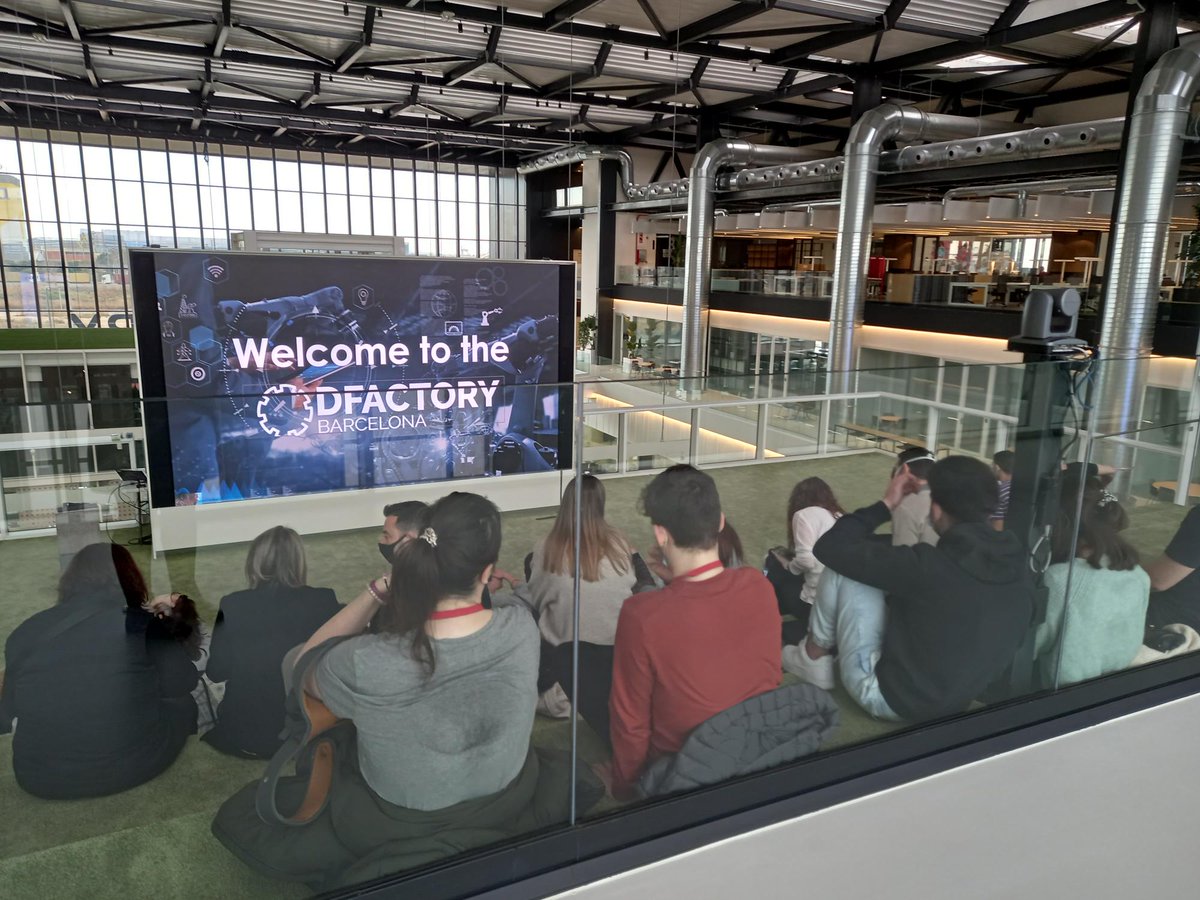PimecFormacio's tweet image. Ahir els/les nostres participants del #ProgramaSingulars en formació #3D van visitar @DFactoryBCN amb l&apos;objectiu de veure el desenvolupament de l&apos;#indústria 4.0 🖥️i el seu potencial.