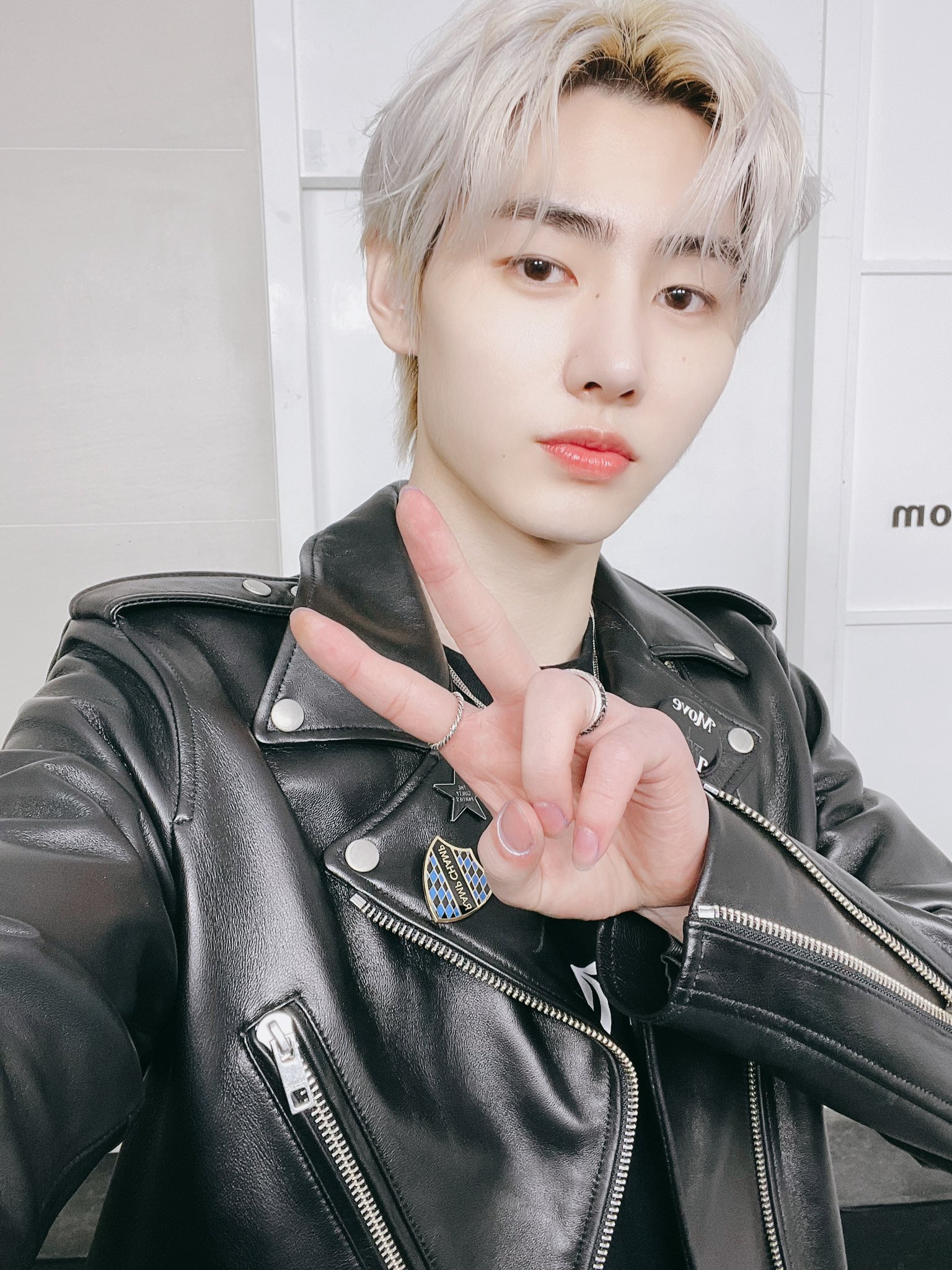 ENHYPEN OFFICIAL on Twitter: "[#오늘의ENHYPEN] 주말에는 봄비가 촉촉하게 온다고 해요! 다들 우산