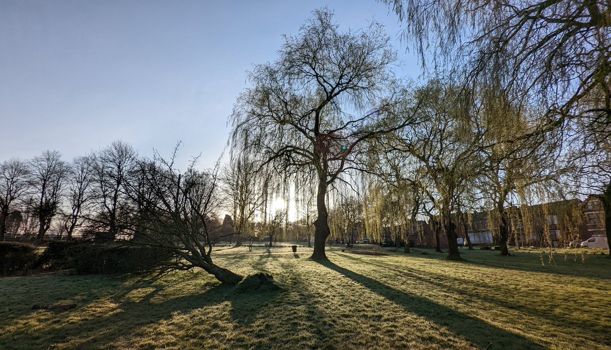 Sunset_Twilight's tweet photo. @ChadWeather Gorgeous! #debdalepark #loveukweather https://t.co/1eyCVXRS9R