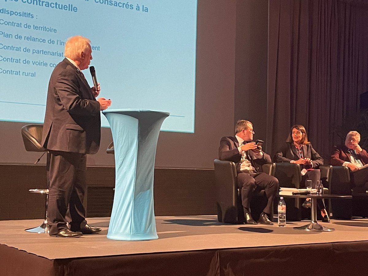 CDEssonne's tweet photo. #ConférenceTerritoriale #Essonne
Le Département de l'#Essonne lance une nouvelle génération de contrat à destination des 194 communes : le Contrat Terre d’Avenirs. Il est destiné à cofinancer des projets intégrant transition écologique et/ou numérique https://t.co/mgKNCVkXcV