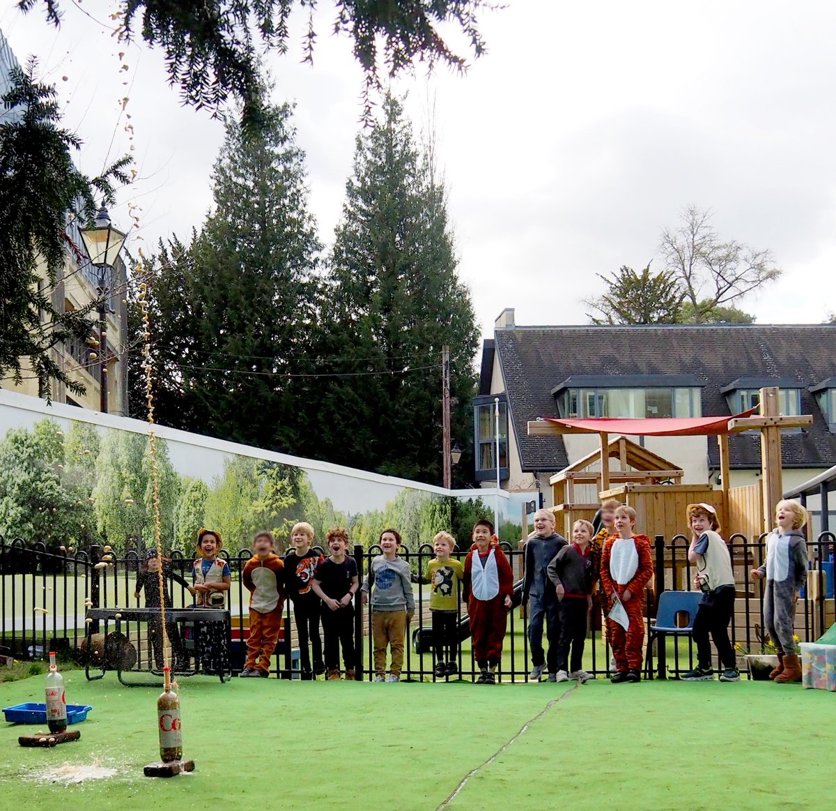 NCSOxford's tweet image. Year 8 did a fantastic job teaching Pre-Prep how rockets work, and about geckos and their habitat! 👏👏👏🚀🦎
#STEM #BritishScienceWeek2022