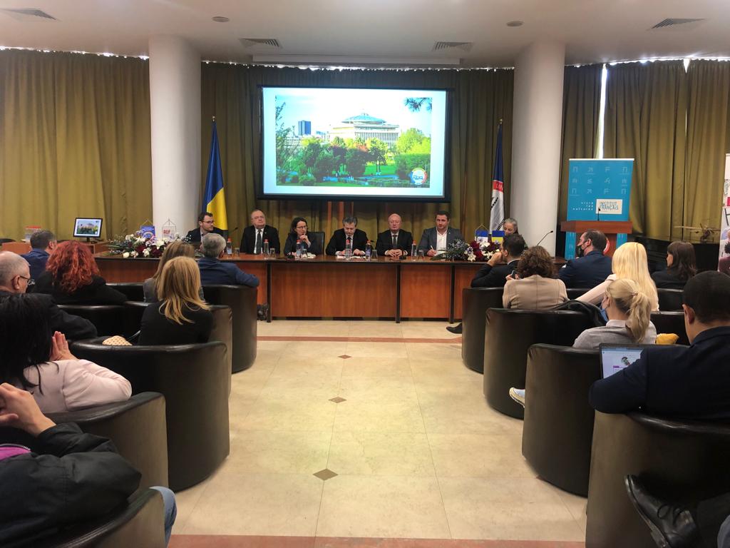 ciup_fr's tweet image. 🇷🇴 @LaurenceMarion participe avec @FranceRomania à une table ronde sur les enjeux de l’accueil des #étudiants et #chercheurs #réfugiés au regard de la crise en #Ukraine 🇺🇦 avec @MihneaCostoiu, Viorel Scripcariu, Stefan Purici et Adrian Tanasescu à @upb1818.