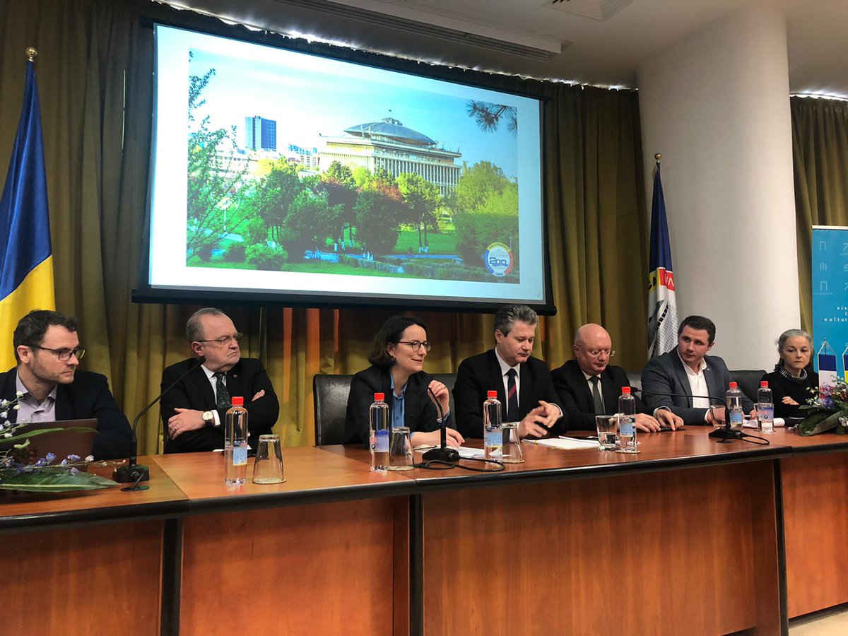 ciup_fr's tweet image. 🇷🇴 @LaurenceMarion participe avec @FranceRomania à une table ronde sur les enjeux de l’accueil des #étudiants et #chercheurs #réfugiés au regard de la crise en #Ukraine 🇺🇦 avec @MihneaCostoiu, Viorel Scripcariu, Stefan Purici et Adrian Tanasescu à @upb1818.