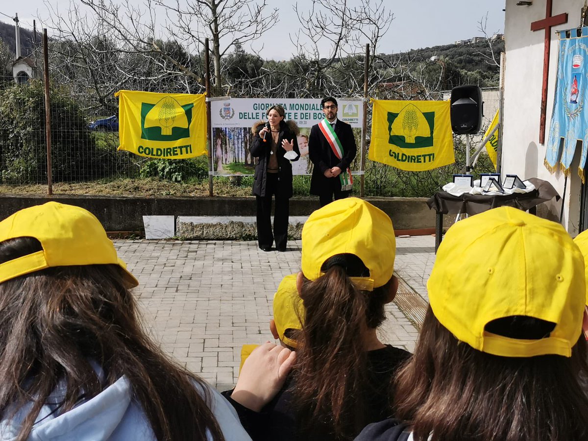 paspan14's tweet photo. A #Seminara, la Giornata Nazionale dei boschi e delle foreste, su un terreno confiscato  alla mafia e consegnato a #ColdirettiDonne. Con il sindaco @GiovanniPiccolo, i  @Carabinieri , @ProtezioneCivile, @gruppocinofili e @PrefettodiReggioC. Oggi su @TgrRaiCalabria https://t.co/53pZh9TwcD
