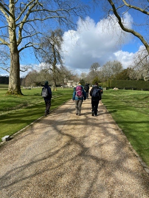 WetherbySenior's tweet photo. Happy to report that the sun is shining on our DoE Silver boys, exploring the Chiltern Hills for their practice expedition this weekend. @Alpha_PlusGroup #TeamWetherby #wsslife #WSSFieldDay #DoE https://t.co/NLgTOtTSGY