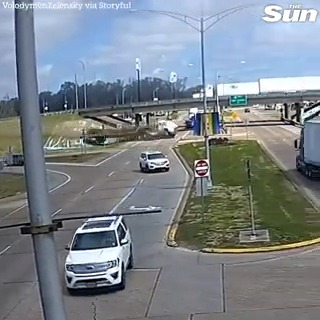 The Sun On Twitter Truck Driver Lucky To Miss Traffic And Avoid