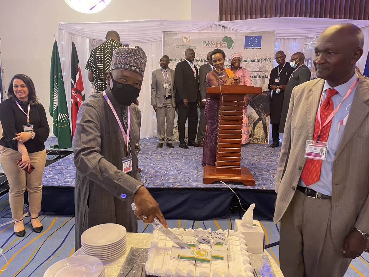 HE, HMA Nigeria cutting the anniversary cake for AU-IBAR 70th and Rinderpest 10th. #auibar70 #animalResources #fmard