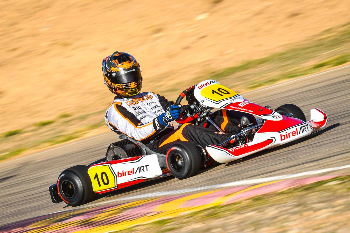 Hey, ¡es viernes! Ojalá un race weekend por aquí 🤙 Eso sí, cada vez faltan menos meses para nuestra gran cita.

¿De qué países vendrán este año nuestros pilotos?  🏁

#ekart #ekarting #motorsport #racing #trofeoespañaekarting