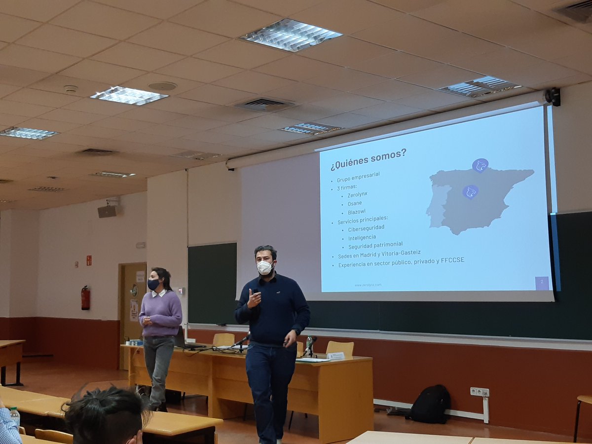 ZerolynxOficial's tweet photo. Ayer estuvimos en #ETSII_JobDays de la @etsii_urjc, donde tuvimos la oportunidad de conocer a los nuevos talentos. Fue una experiencia muy enriquecedora🙂Recuerda, si estás interesado en formar parte de nuestra gran familia escríbenos a rrhh@zerolynx.com 📩 https://t.co/BhrjLAGnKs