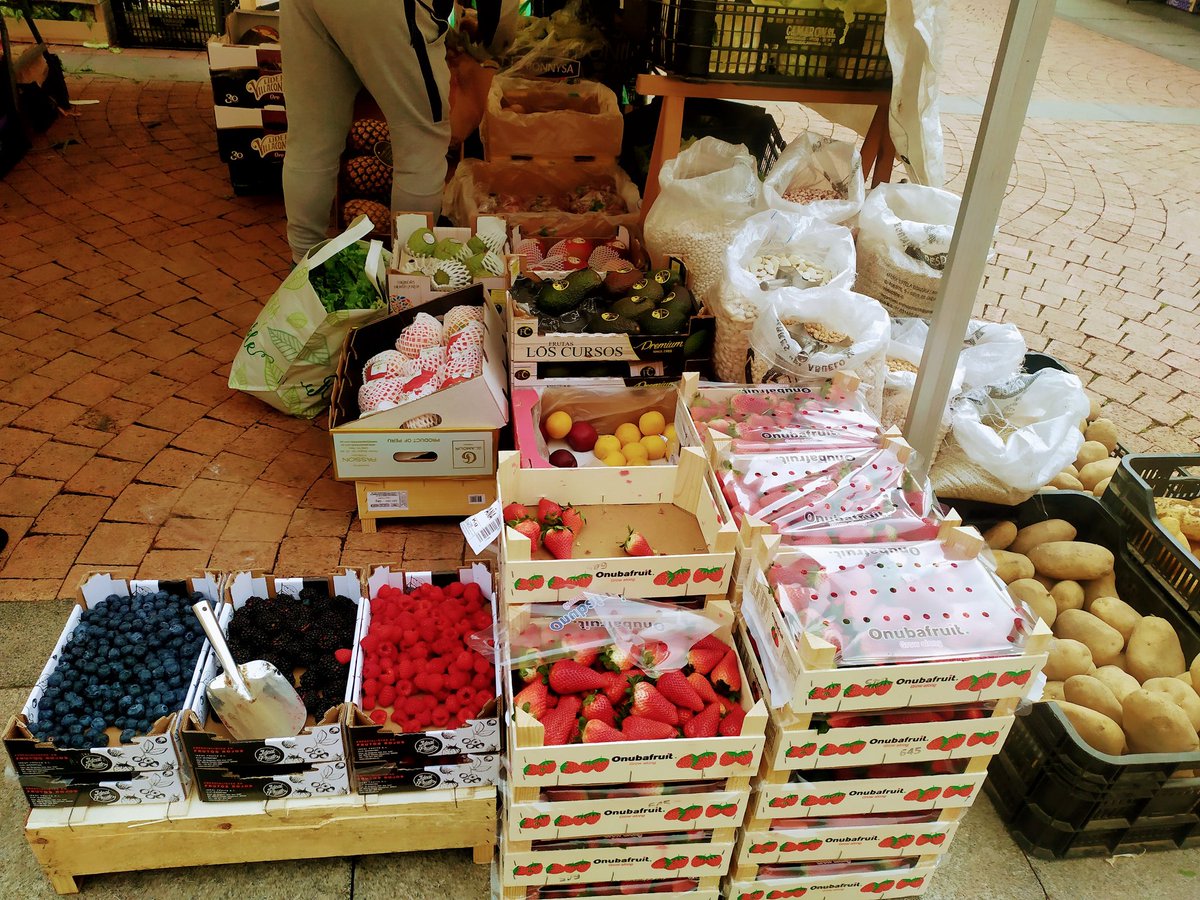 Msol59's tweet photo. Buen día!Un día+Un día - 💪🏾😉✌🏾📢 NoOlvidarse!
#ViernesDMercadoChico🍓🥔🍅🥦🌶️🫑🥕🥬🍌#PlátanosDeCanarias😍🤗😃Y más cosas!😋
"HombresBlanditos"🙄q decía #ElFari🙄(qed), anoche en la Sexta TV,#HaciendoLaCompra 😃A mí me encanta 💪🏾verlos💪🏾 con la bolsa y carritos de la compra!😉✌🏾 https://t.co/82yo1xoUIv