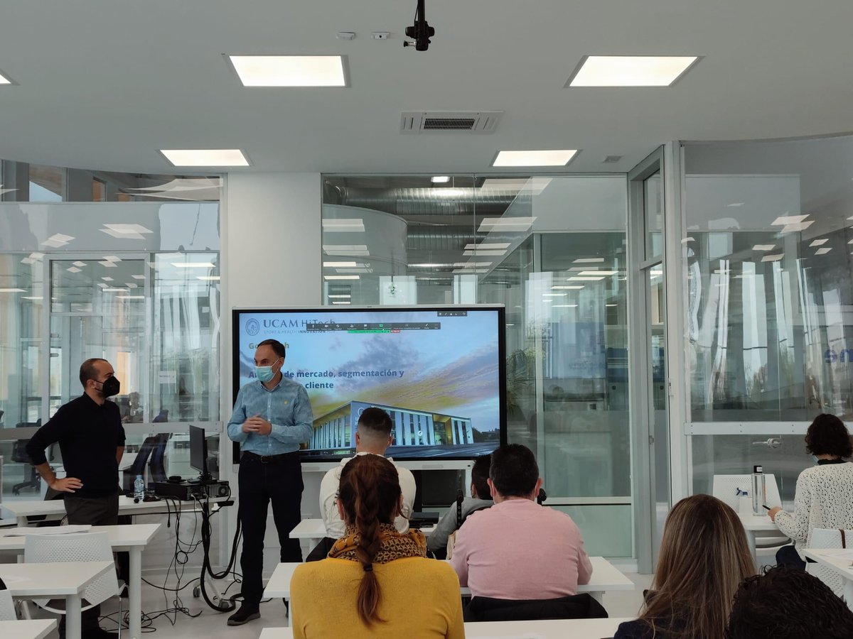 HitechUCAM's tweet photo. ➡️Nuestras startups incubadas en fase #GoHiTech continuaron ayer con el programa formativo, trabajando el análisis de competidores y posicionamiento con Juan Martínez.
#emprendimiento #salud #deporte #alimentación https://t.co/gnJp3BkTQS