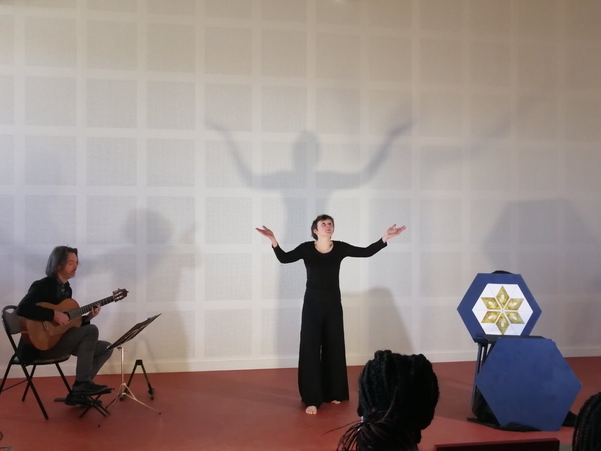 ✨Les élèves de 6ème du collège Karl Marx profite d'un #conte mathématique de <a href="/MarieLhuissier/">Marie Lhuissier</a> au lycée <a href="/dariusmilhaud94/">Lycée Darius Milhaud</a> !

📚Une super histoire à découvrir et à vivre !

#maths #festival #sdm2022 #atelier