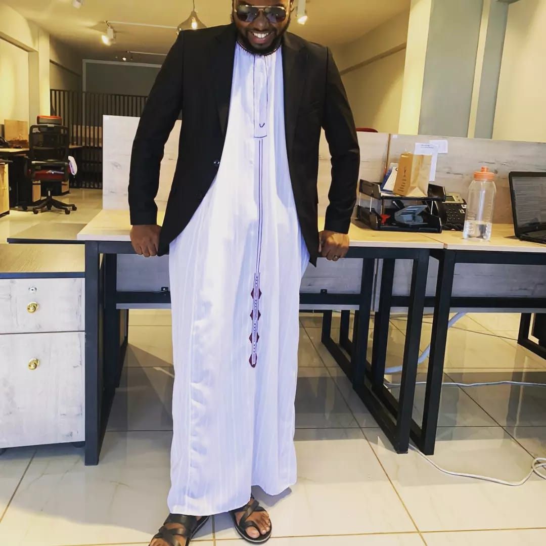 OsekoLaw's tweet photo. Our Director Legal Mr. James WaNjeri pays homage to the people of Uganda in his outfit for #OsekoAfricaDay #AfricaDay
The Kanzu is a traditional wedding attire for a Ugandan groom. It is a long, floor length garment either white or cream in color. https://t.co/z0IcD6H06H