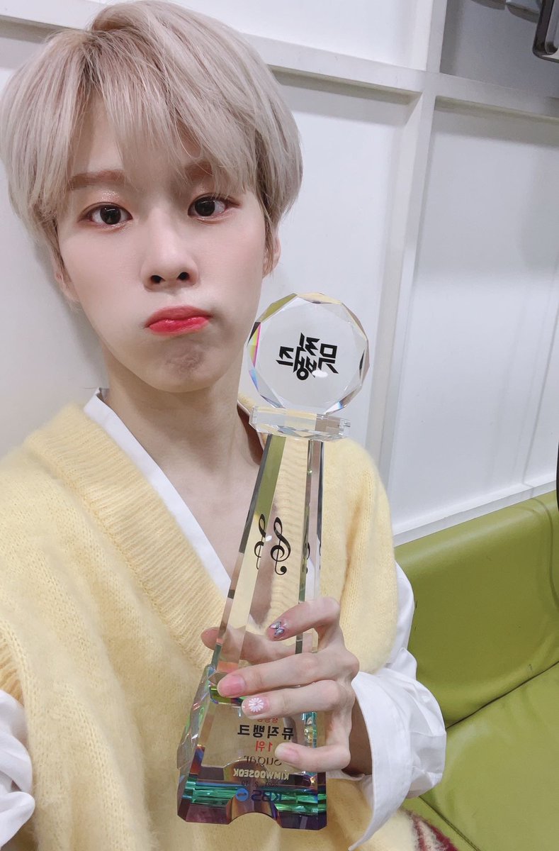 Ina_Serenity's tweet photo. Congratulations KIM WOOSEOK 🎉
💚💛💜
@KWS_official_ 
#김우석 #KIMWOOSEOK
#2ND_DESIRE_TASTY
#3RD_DESIRE_REVE 
#Sugar1stWin           
#Sugar2ndWin 
#Switch1stWin https://t.co/yhhncyQdd2