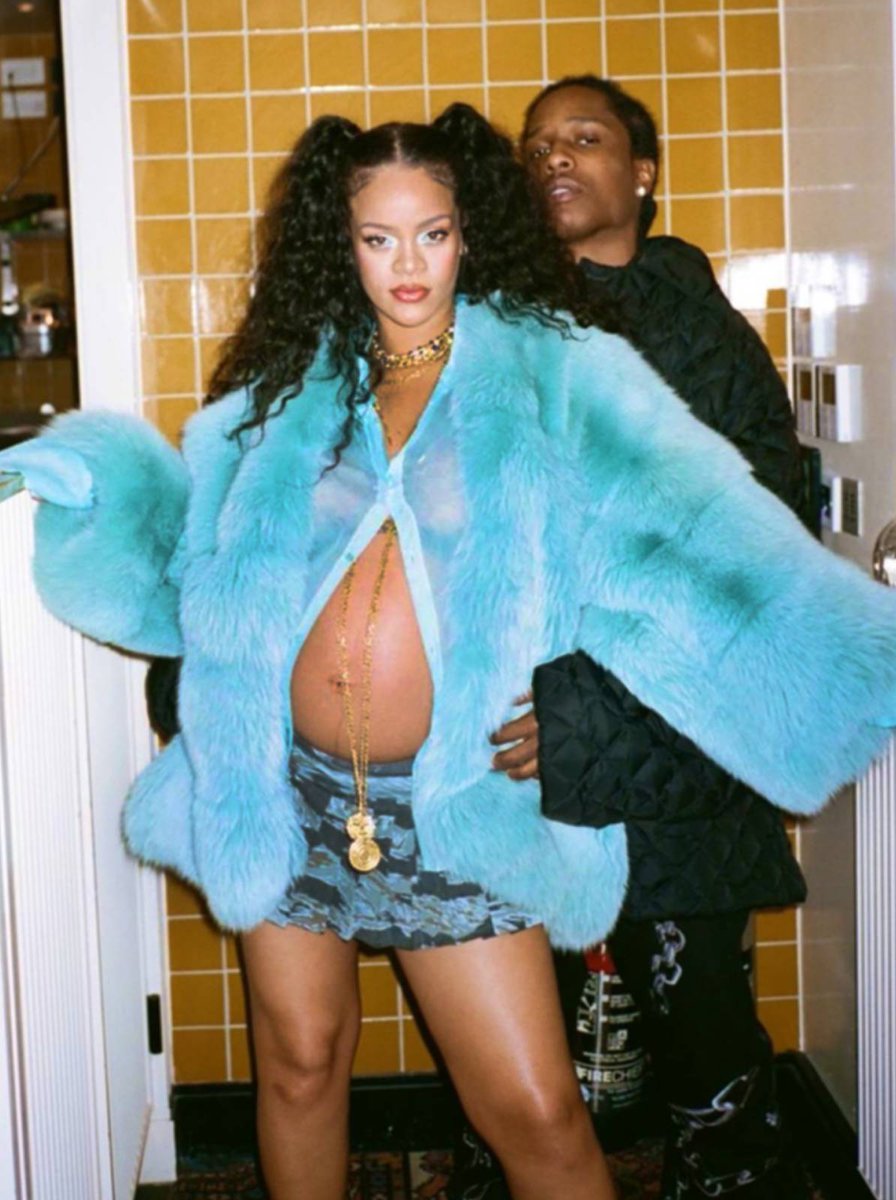 Müzik kariyerinin başlangıcından bu yana, Rihanna bizlere sonsuz ikonik görünüm sundu ve şimdi yeni nesil hamilelerin karınlarını saklamamaya davet ediyor!
drycleanonlymagazine.com/rihanna-hamile…
#rihanna #moda #hamilegiyimi #drycleanonlymagazine