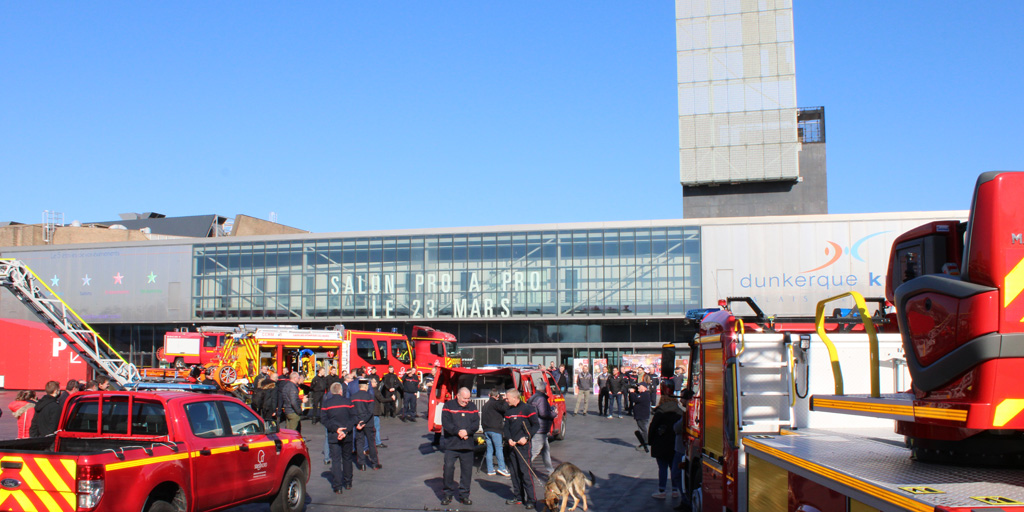 𝘾𝙚́𝙧𝙚́𝙢𝙤𝙣𝙞𝙚 𝙙𝙚 𝙧𝙚𝙢𝙞𝙨𝙚 𝙙𝙚 𝙫𝙚́𝙝𝙞𝙘𝙪𝙡𝙚𝙨 𝙙𝙚 𝙨𝙚𝙘𝙤𝙪𝙧𝙨 par le <a href="/Sdis59/">Sapeurs-pompiers du Nord</a>  aux chefs de centre d’incendie et de secours en cours à Dunkerque Kursaal
©𝐷𝑢𝑛𝑘𝑒𝑟𝑞𝑢𝑒 𝐾𝑢𝑟𝑠𝑎𝑎𝑙