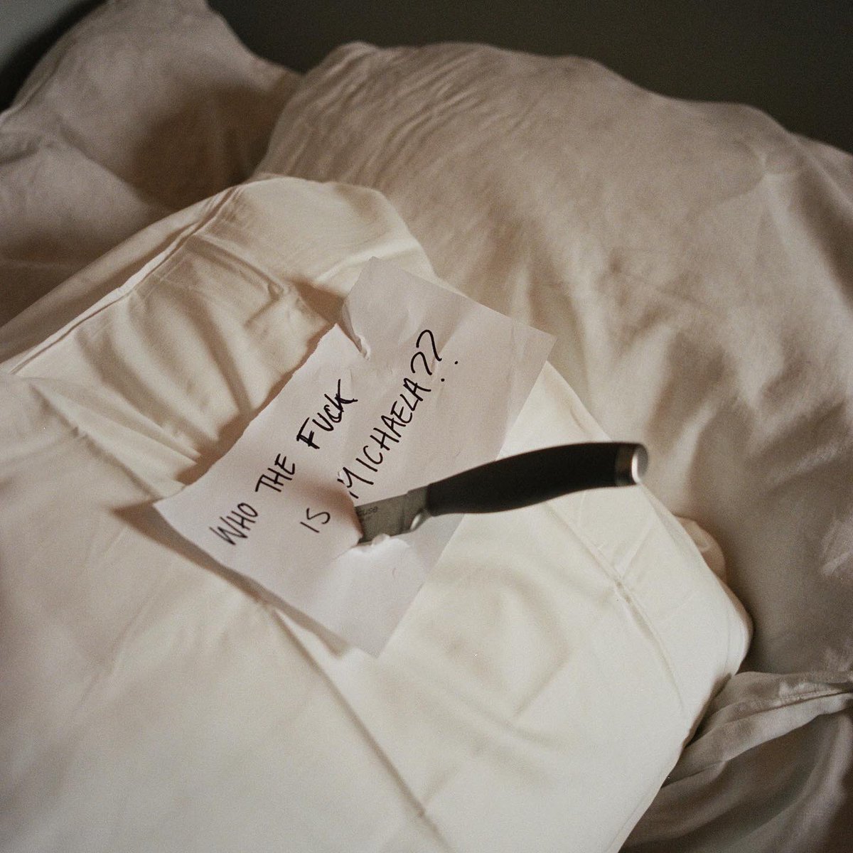 My debut single ‘Michaela’ is out everywhere now!! 🐰🔪

linktr.ee/GRLBUNNY?utm_s…