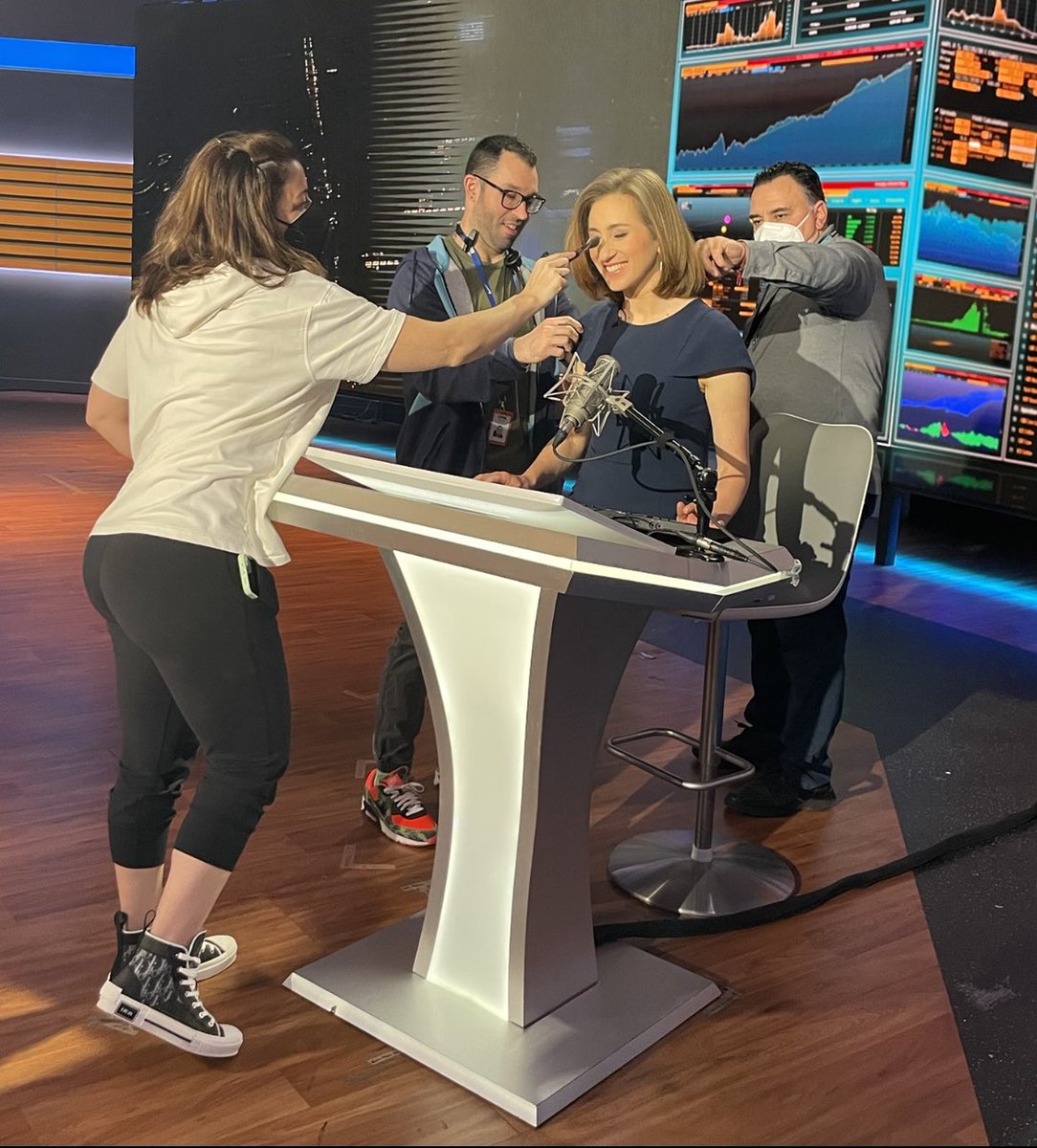 FerroTV's tweet photo. Bramo behind the scenes. Total diva. https://t.co/W87TgfK1wQ