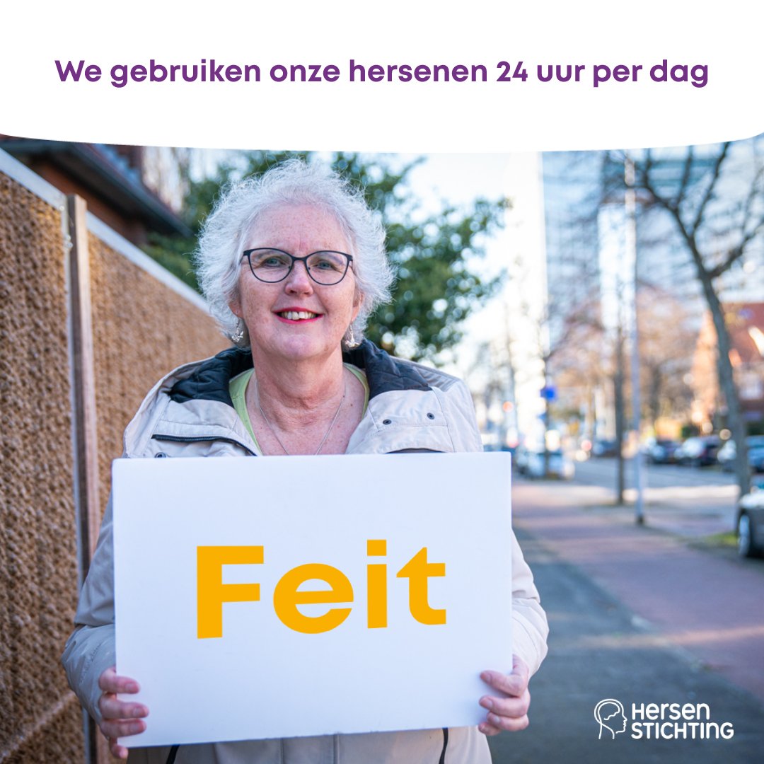 hersenstichting's tweet photo. Wist je dat je hersenen ook 's nachts actief zijn? Tijdens het slapen spoelen je hersenen als het ware schoon en krijgen ze de kans om zich te reinigen. Meer leren over de hersenen? Doe de hersenquiz 👉 https://t.co/54QSESHZRp  
#BAW22 #DagvandeSlaap https://t.co/YYzY4Z7bZ6